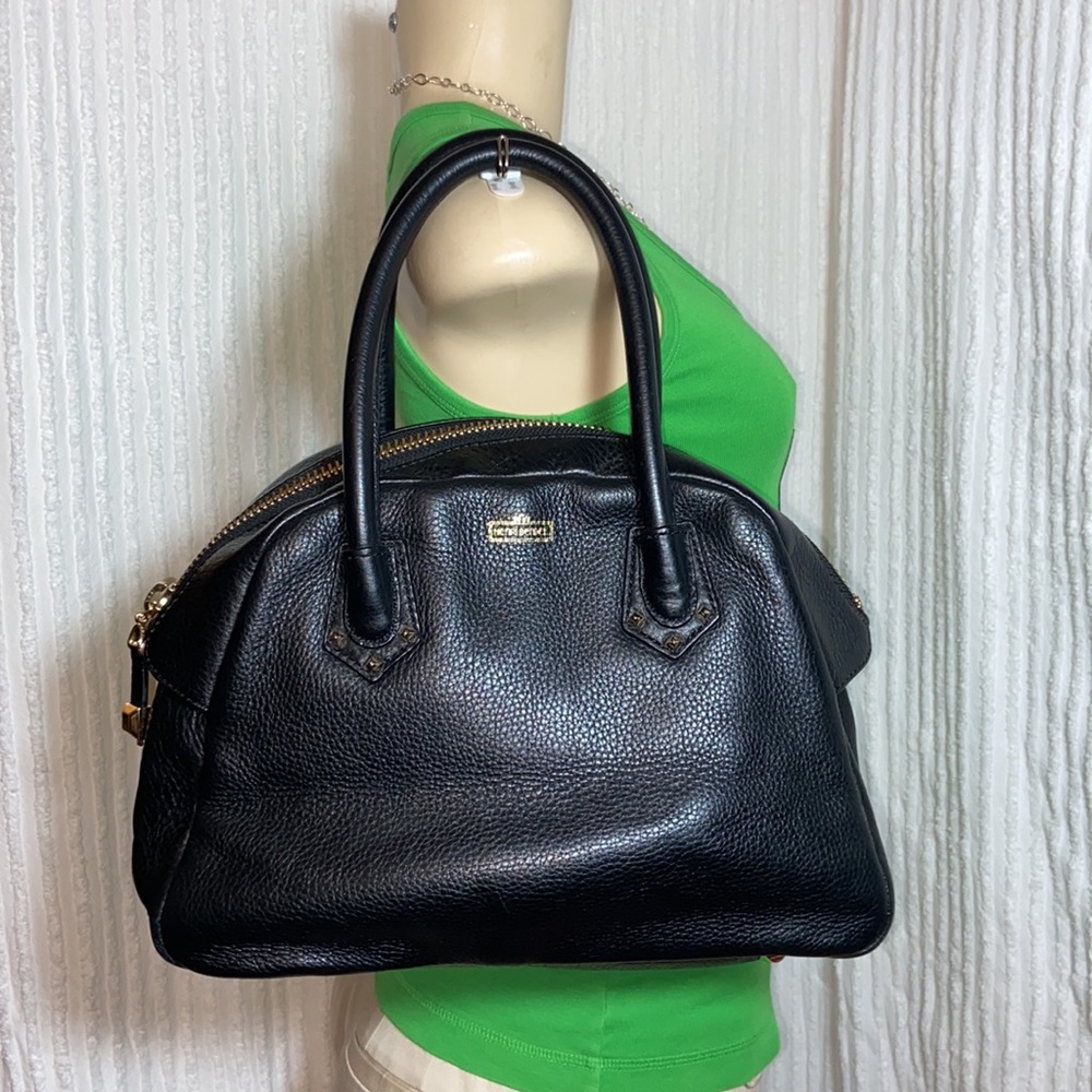 Authentic Henri Bendel Black Leather Purse 🎉🎉